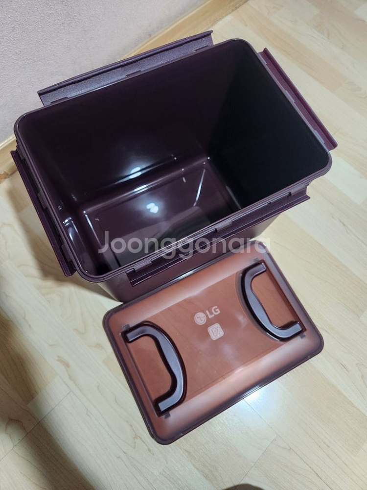 LG전자 디오스 김치냉장고 16.9L김치통 4개 팝니다--3