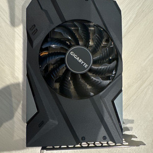 기가바이트 1660ti 12만 팝니다