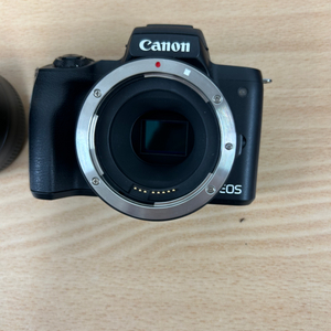 EOS-M50