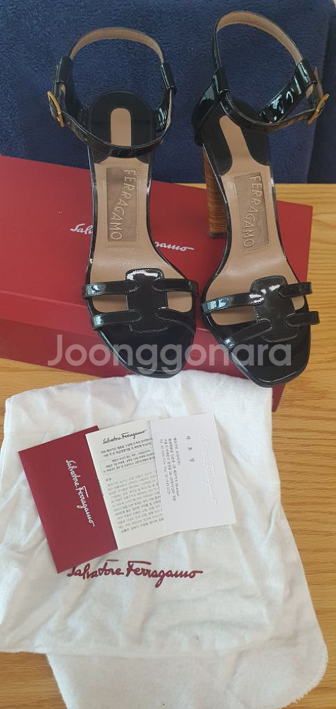 정품 페라가모 샌들--0