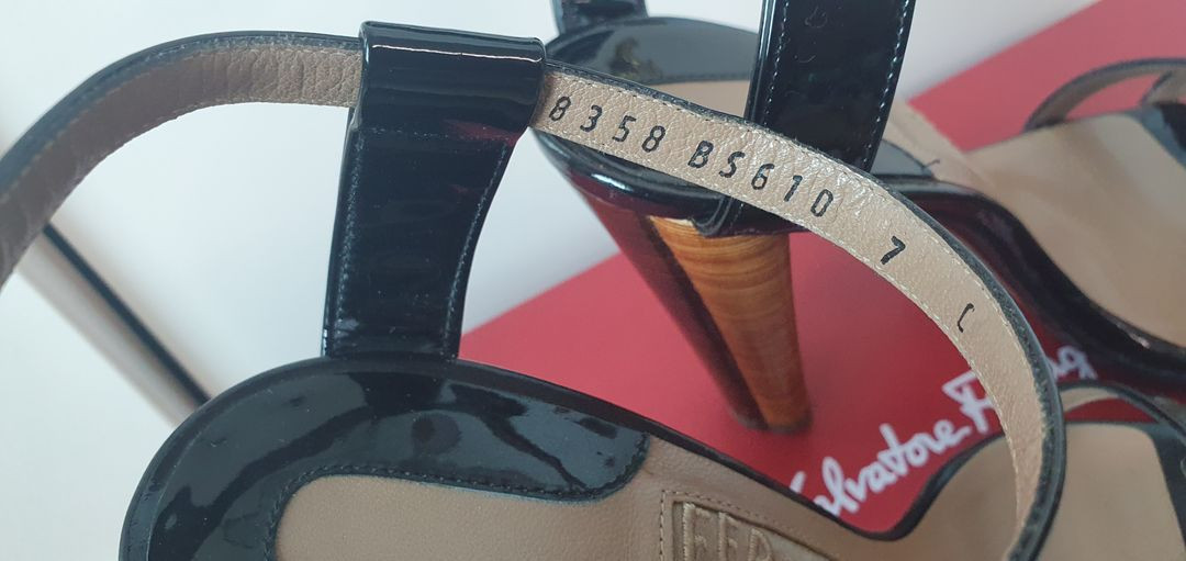 정품 페라가모 샌들--2