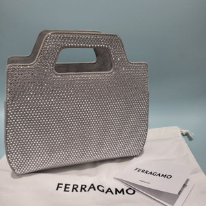 페레가모 완다 크리스탈