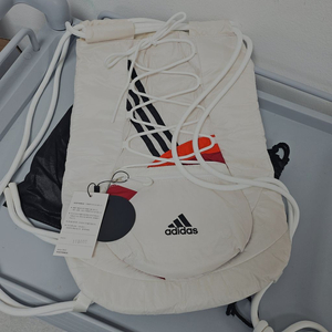 코디킹스 아디다스 바람막이 화이트 백팩