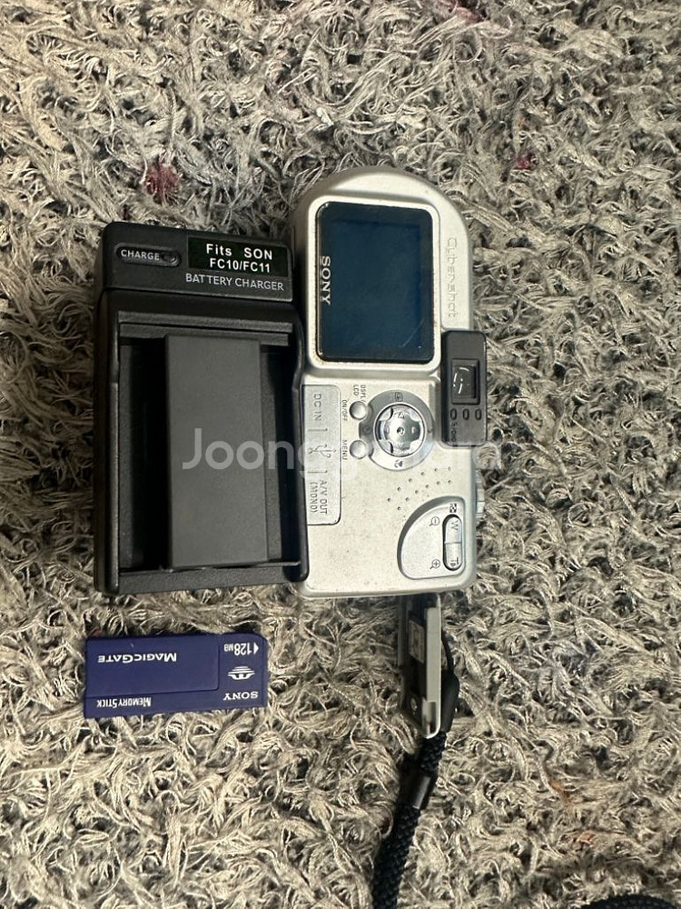 SONY 소니 사이버샷 Dsc-p7 디카 판매합니다.--9