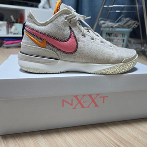 르브론 next 젠 275