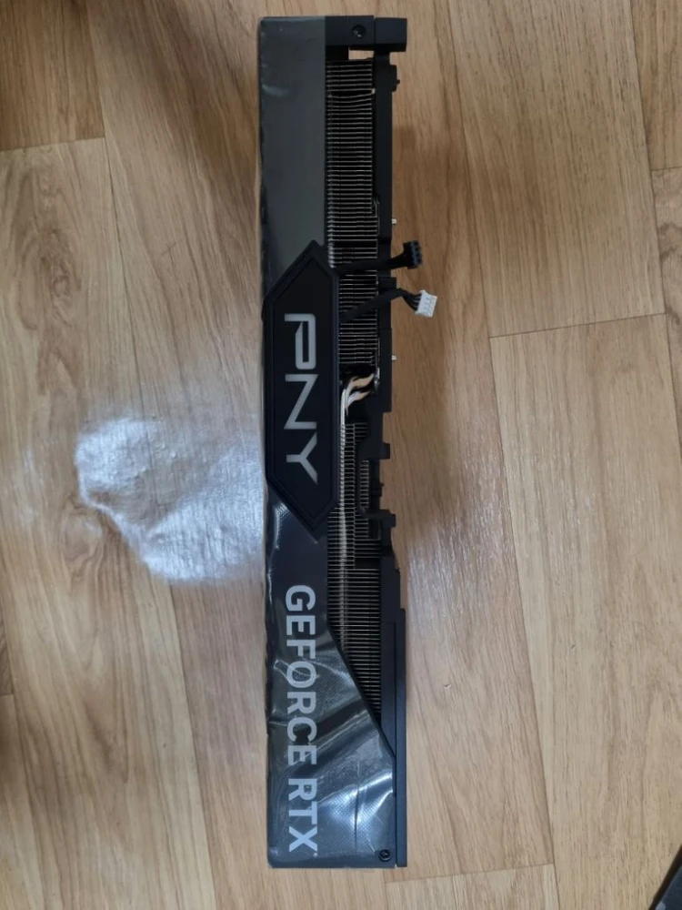PNY RTX4090 3팬과 방열판 이미지