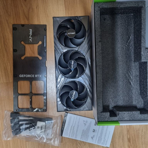 PNY RTX4090 3팬과 방열판