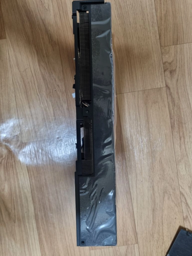 PNY RTX4090 3팬과 방열판 이미지