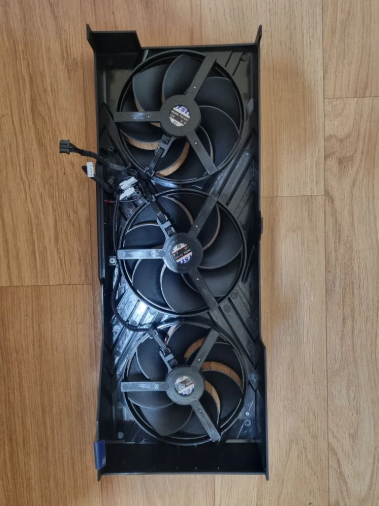 PNY RTX4090 3팬과 방열판 이미지