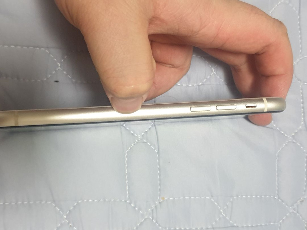 아이폰11 64g 화이트 팜니다--1