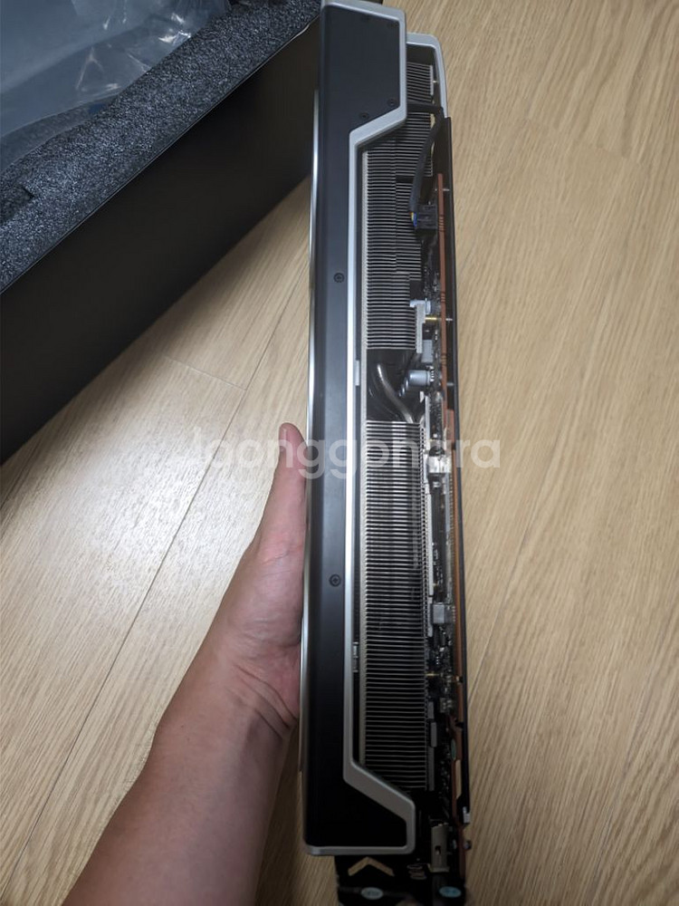 xfx 6700xt merc 팝니다--2