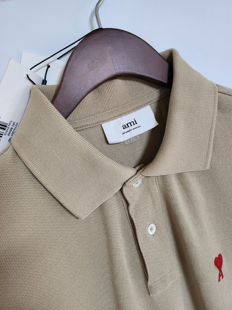 [L] 아미 베이지 스몰 하트자수 반팔카라티 이미지