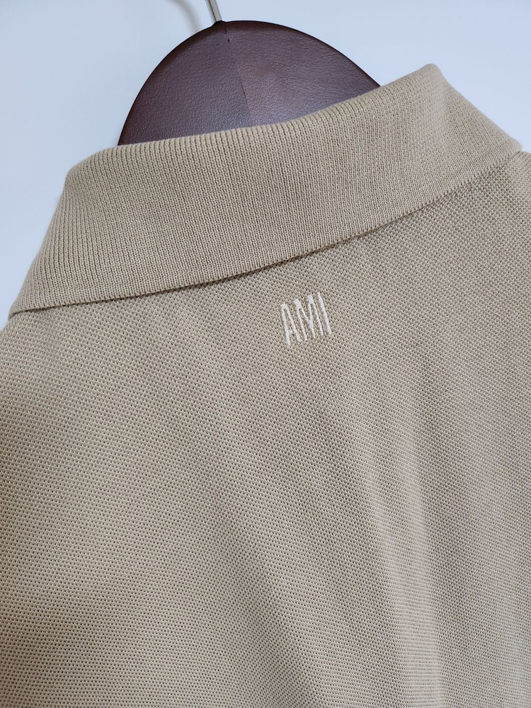 [L] 아미 베이지 스몰 하트자수 반팔카라티 이미지