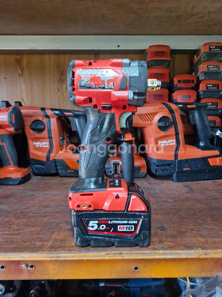 깔끔한 밀워키미드토크임팩렌치 FIW212 배터리포함--4