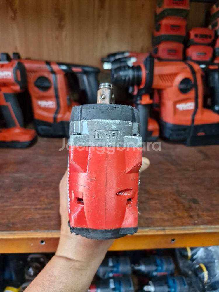 깔끔한 밀워키미드토크임팩렌치 FIW212 배터리포함--7