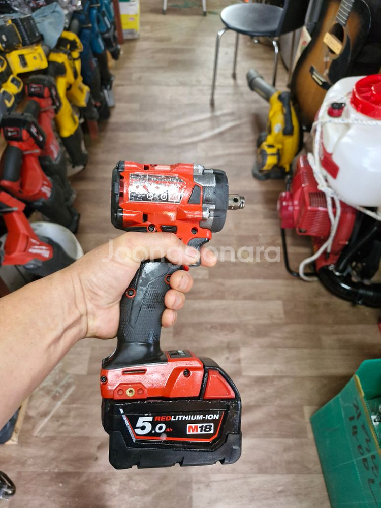 밀워키미드토크임팩렌치 FIW212 배터리포함--7