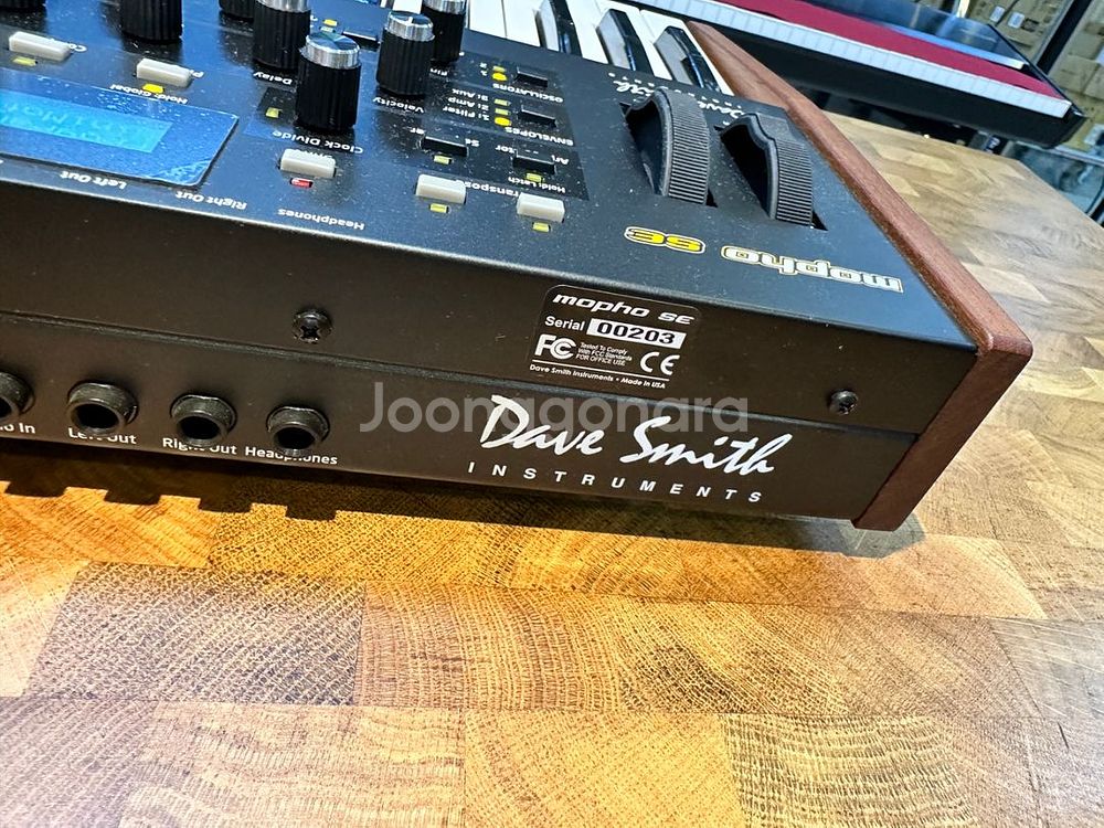 DaveSmith Mopho Special Editio--6