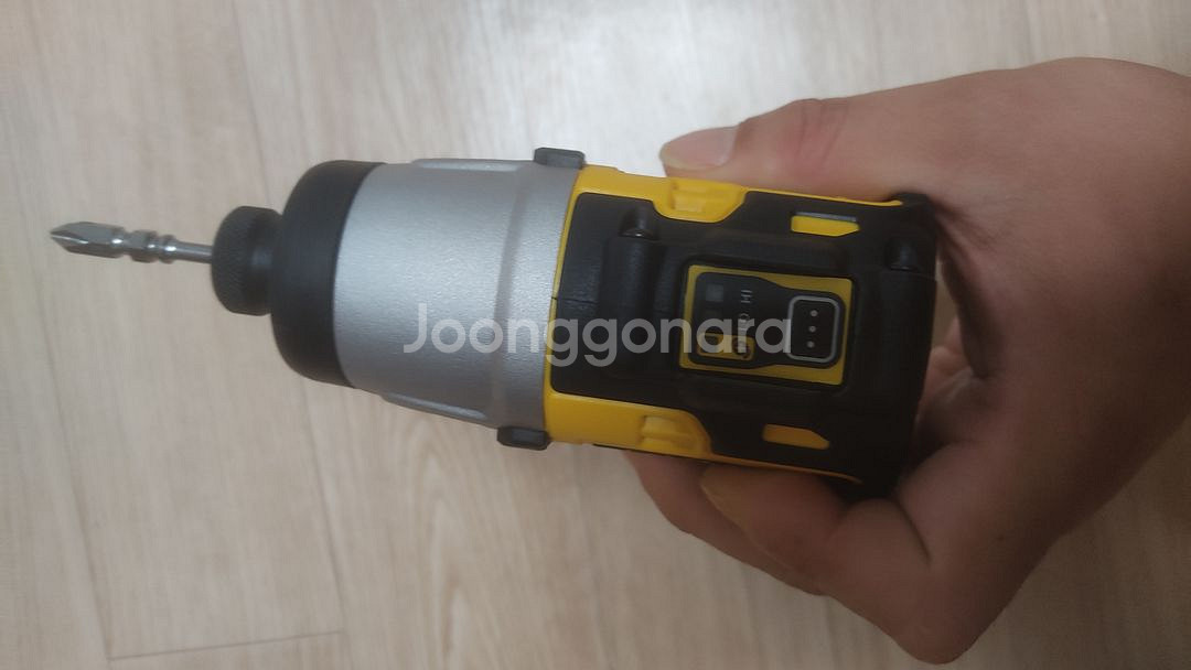 디월트 전동드릴 임팩 본체 새상품 팝니다--4