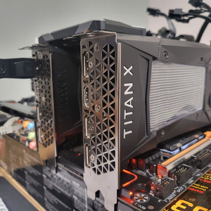 NVIDIA TITAN Xp 12GB 팝니다. (2장)