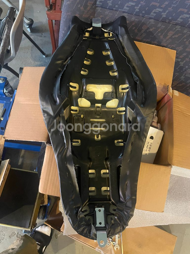 할리데이비슨 아이언 883. 시트--3