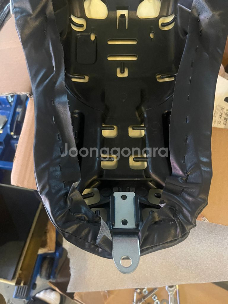 할리데이비슨 아이언 883. 시트--2