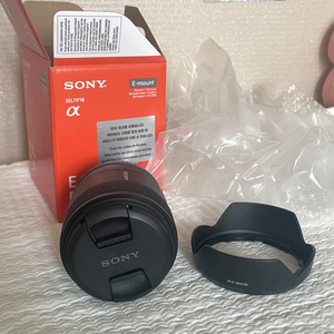 Sony SEL11F18 (E 11mm F1.8) 개봉