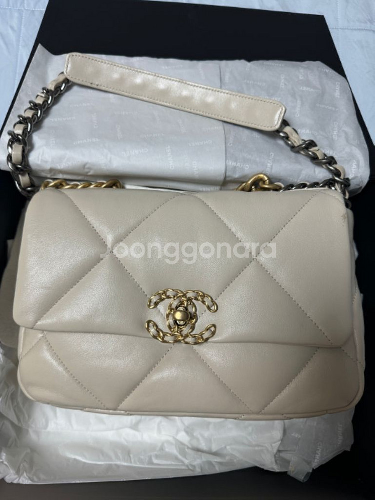 샤넬 19백 미디움 아이보리--1