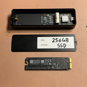 애플 정품 SSD 256GB 및 외장케이스