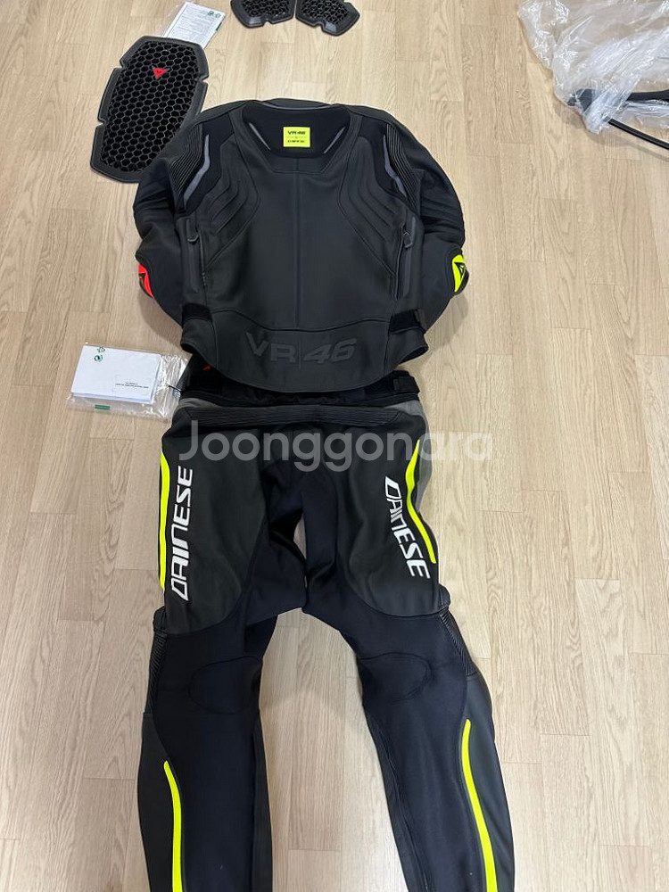 다이네즈2피스 vr46 슈트 팝니다--1