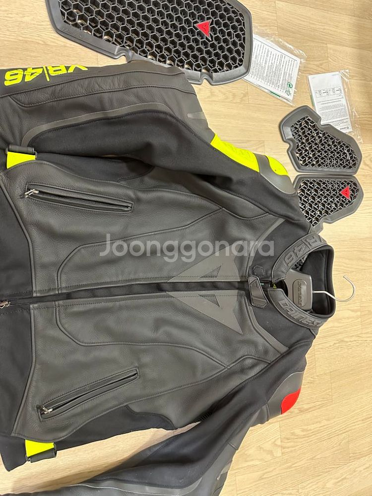 다이네즈2피스 vr46 슈트 팝니다--7