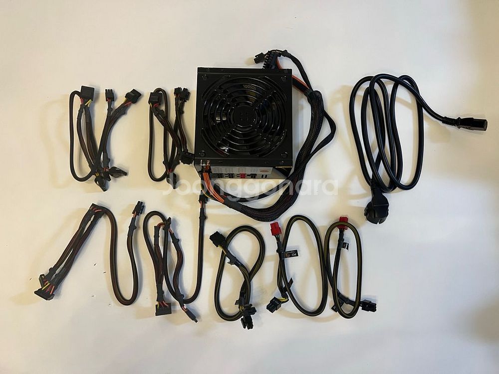 써멀테이크 터프파워 700W 판매합니다--1