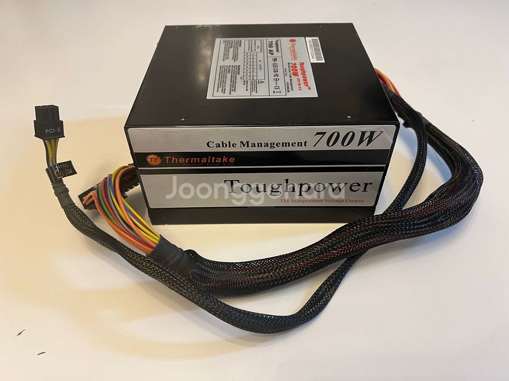 써멀테이크 터프파워 700W 판매합니다--2