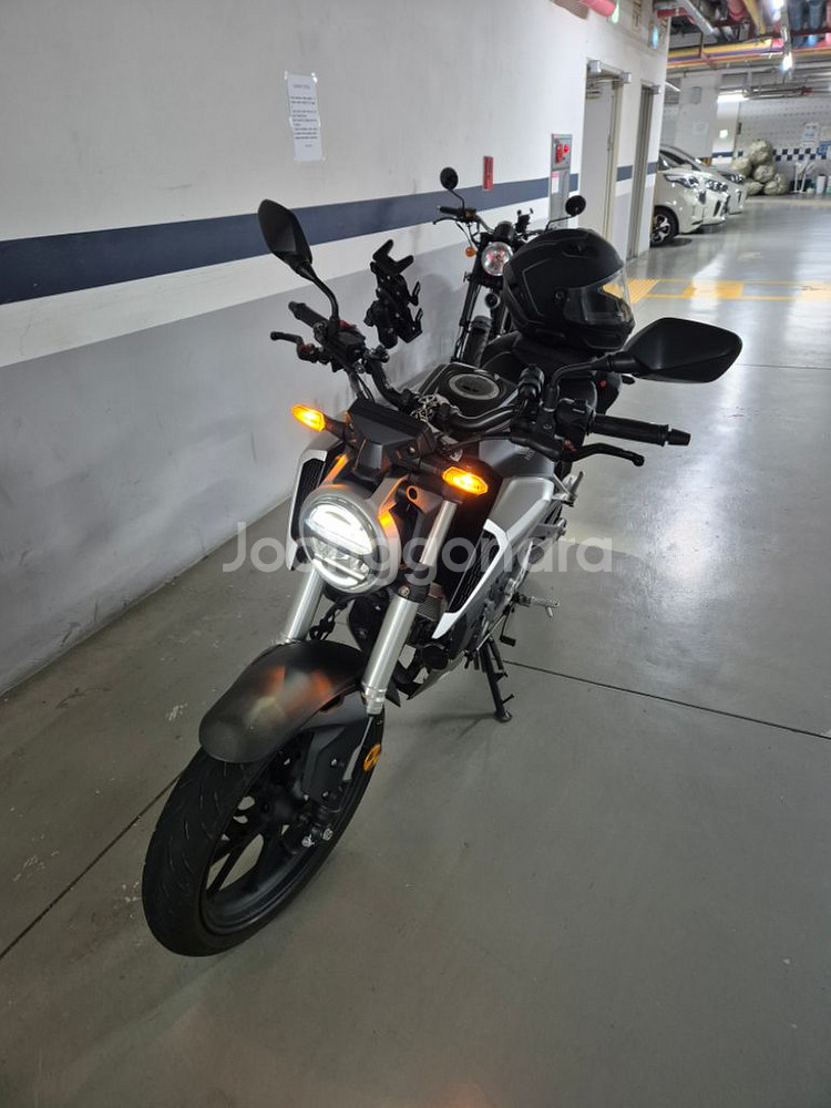 혼다 CB125R 19년식 abs장착 모델--1