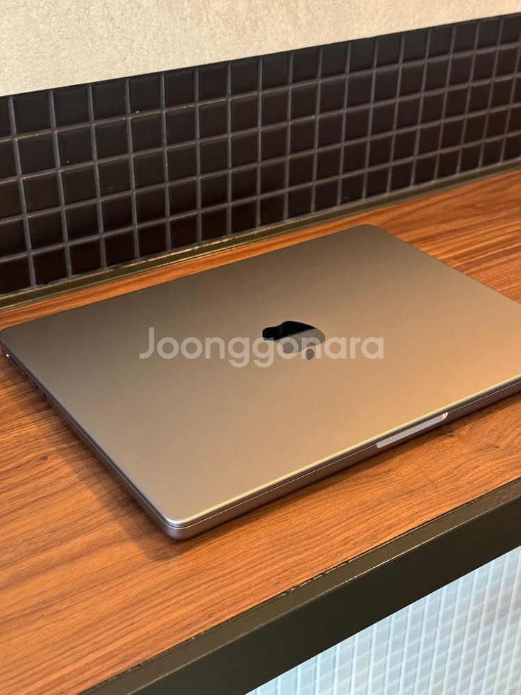 M2 맥북프로 14인치 16GB/1TB 영문 거의 새거--0
