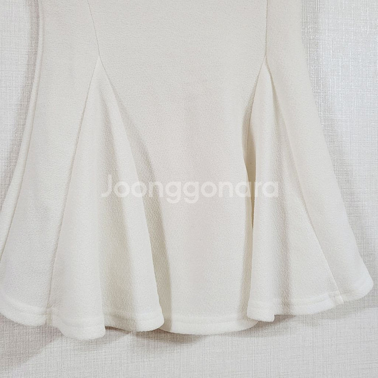 화이트 플레어티 민소매 섹시--2