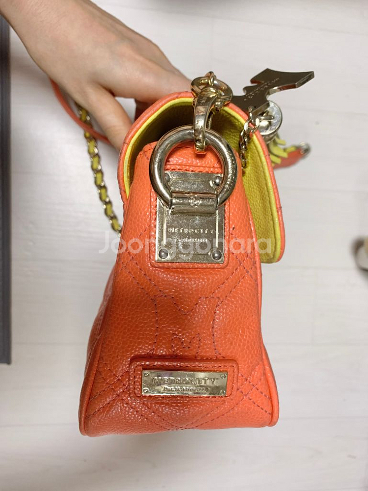메트로시티ㅡ 오렌지색 크로스백/체인끈/천연가죽/미니백--4