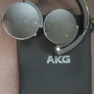 사용감 있는 akg 블루투스 헤드셋