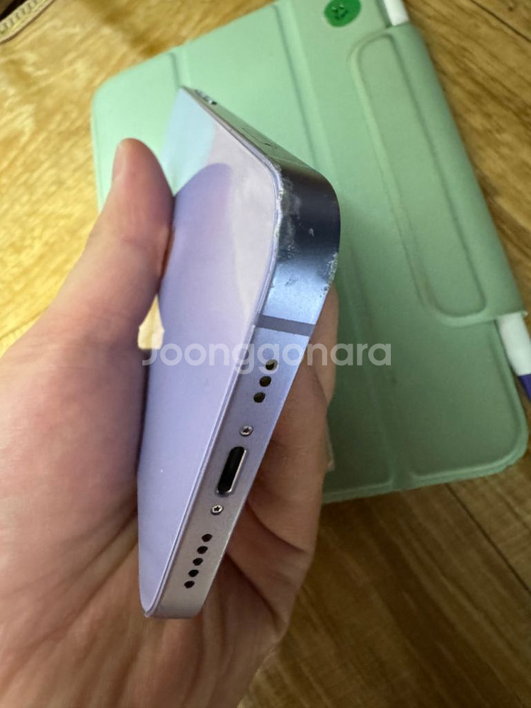 아이폰12 64g 퍼플 부품용으로 판매(액정 멍)--5