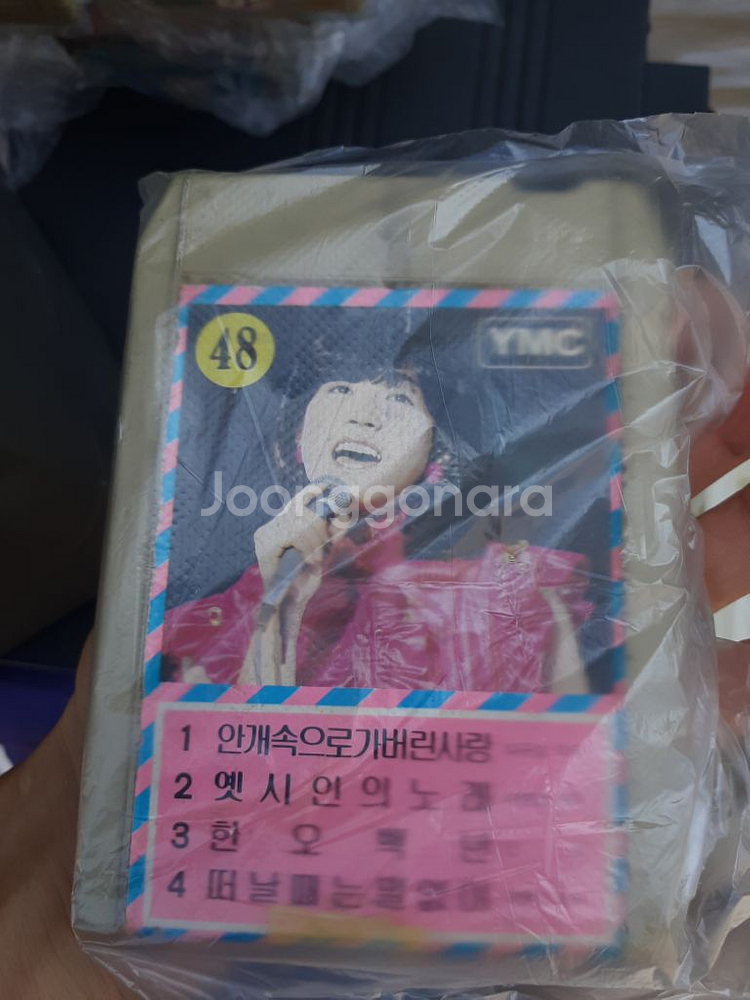 8트랙 테이프 8개.--4