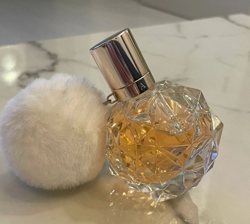 아리아나 그란데 향수 50ml 팝니다(새상품)--1