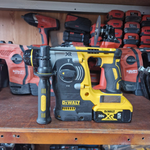 디월트충전함마드릴DCH273AVR사진그대로