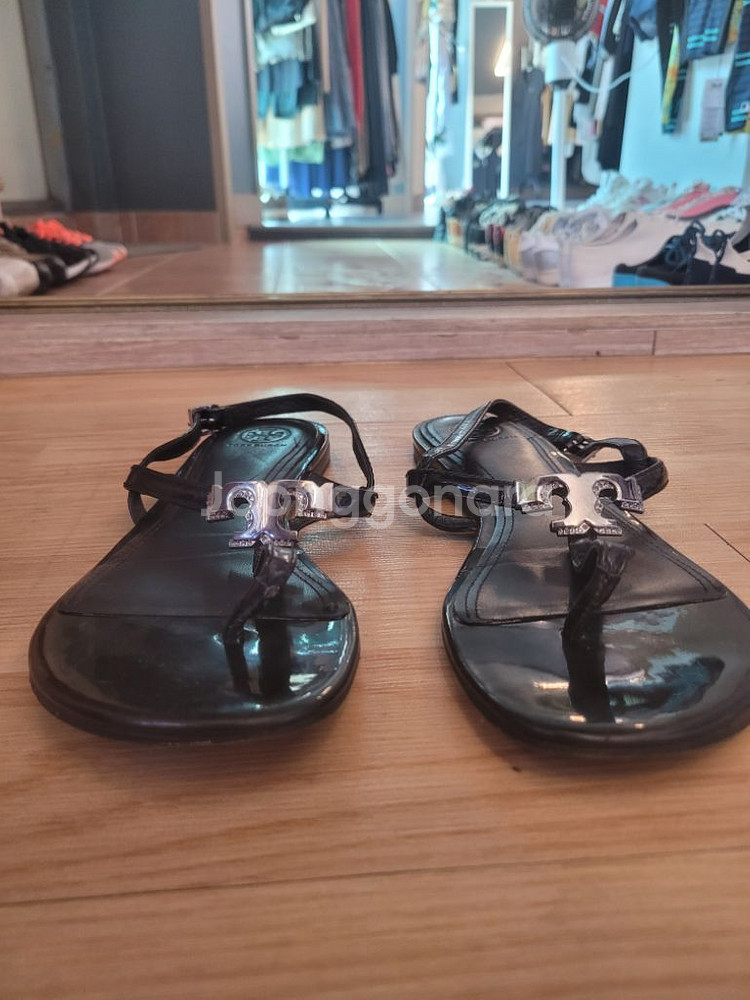 토리버치 쪼리샌들 (정품) 250-255--1