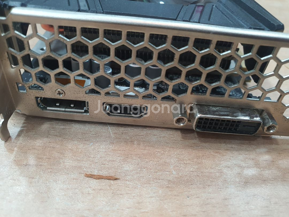 화면 안뜸 개인워드 1660TI 6G 그래픽카드--2