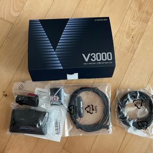 아이나비 V3000 블랙박스 32G 팝니다