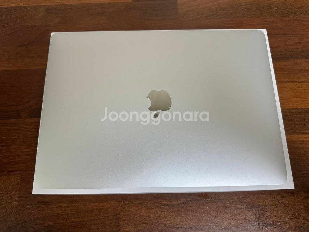 m1맥북에어13 기본형 256GB 팝니다--1