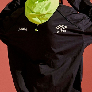 JUUN.J x umbro 콜라보 형광배색 네이비 후드