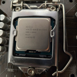 E3-1225 CPU 및 보드 판매합니다.