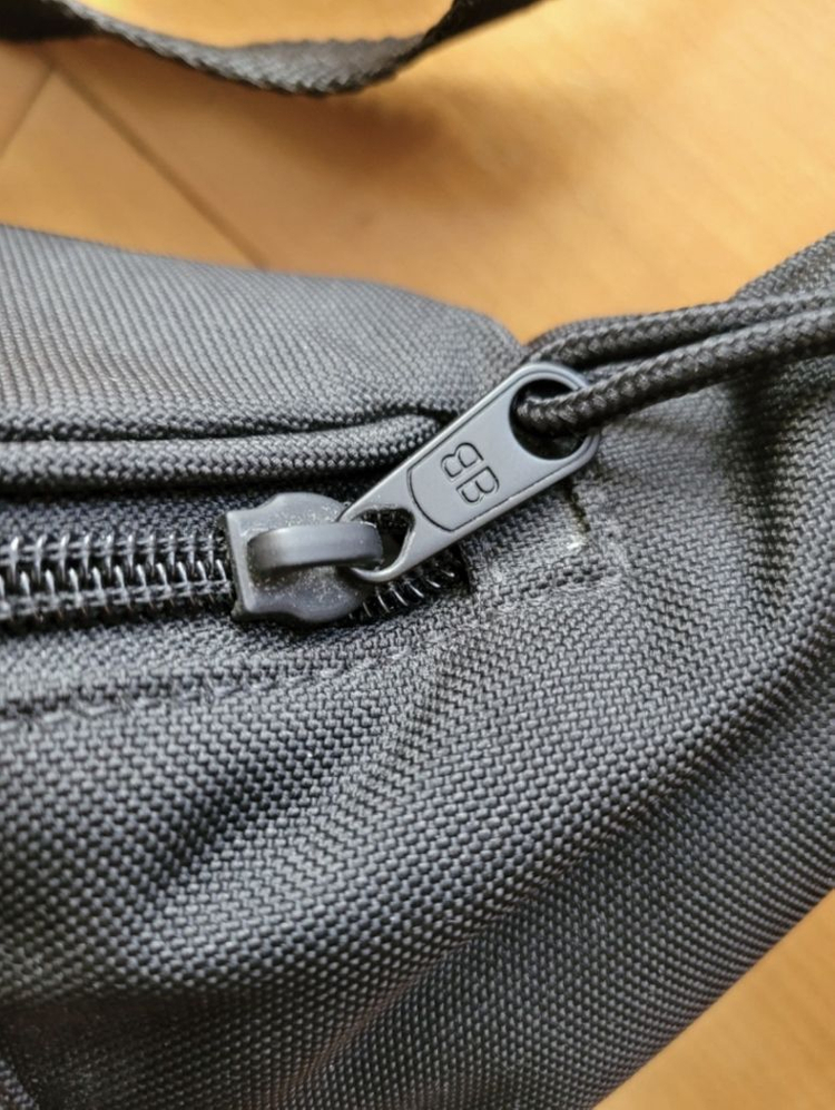 발렌시아가 파리스 시티 힙색 벨트백 팝니다--4