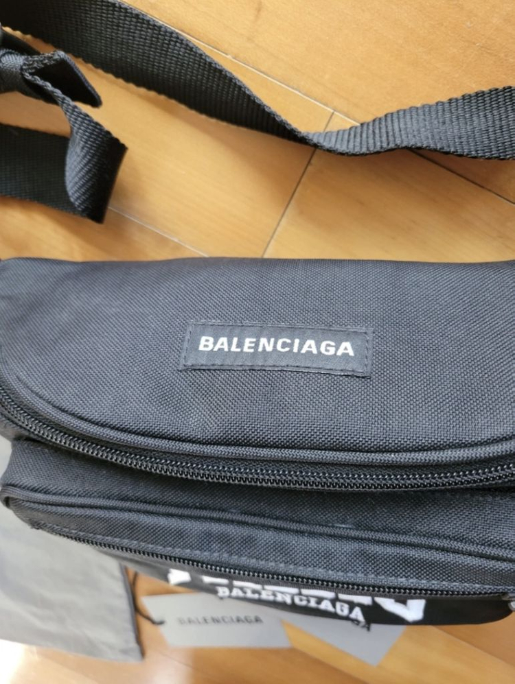 발렌시아가 파리스 시티 힙색 벨트백 팝니다--5