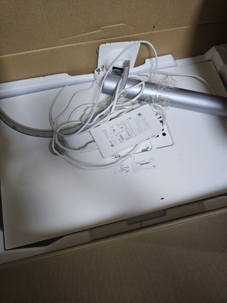 LG전자 4K UHD 모니터 32인치 32UP550N--4